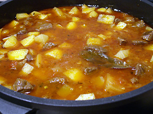 Ragout mit Kartoffeln und Tomaten